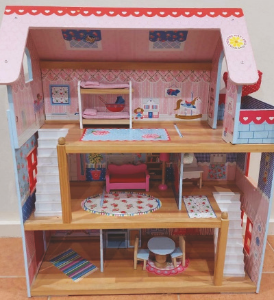 Small dolls house with 2-3 sets of characters