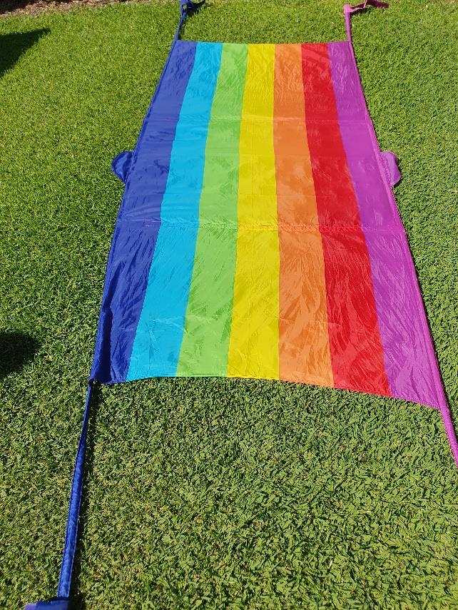 Huge velcro tie RAINBOW ARCH.  Ties to 4 legs of table.