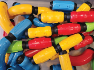 magnetico for 2 students.webp